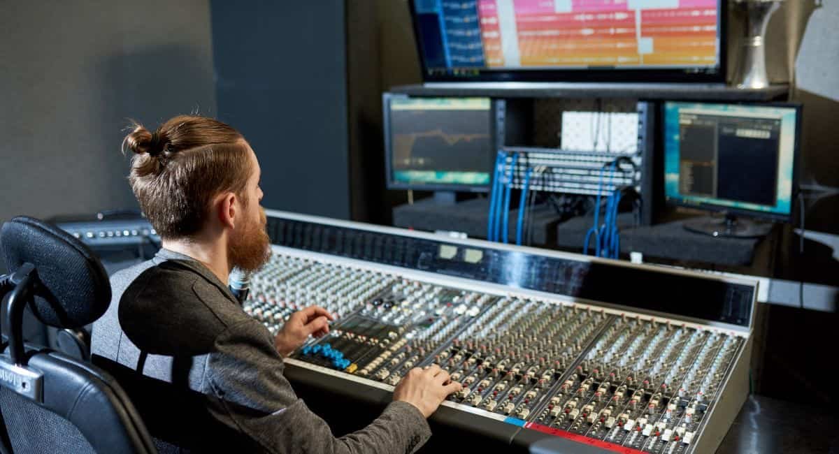 Spotify refuerza las protecciones de IA para artistas y productores